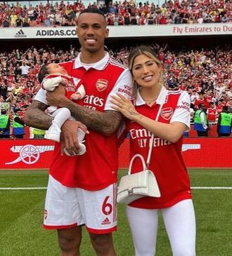Gabrielle Figueiredo and daughter Maya arrived in the stadium to cheer Gabriel Magalhaes.